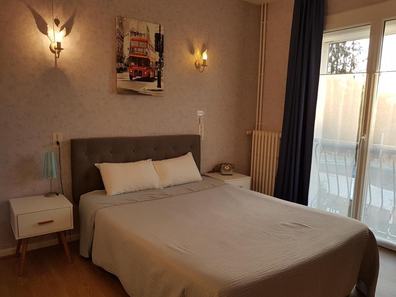 Hotel Du Commerce Chez Stephane Roumazières Kültér fotó